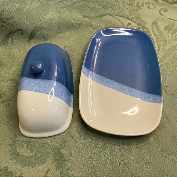 Pfaltzgraff ceramic butter dish, rare discontinued Blue Ridge pattern. - Picture 5 of 9